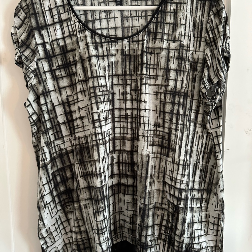 Simply Vera Vera Wang Black and White Cap Sleeve Tunic